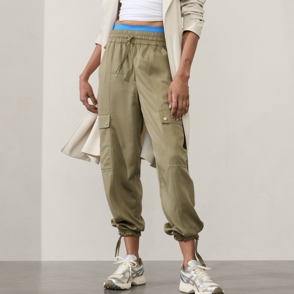 Athleta Celestial High-Rise Utility Cargo Pant - EUC